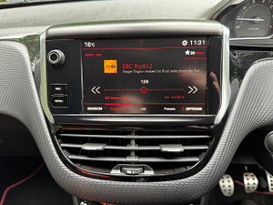 Peugeot 208 thumbnail