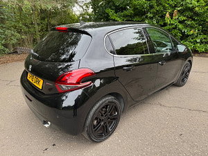 Peugeot 208 thumbnail