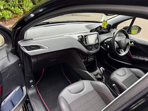 Peugeot 208 thumbnail