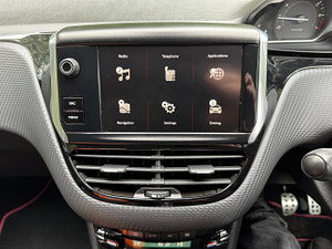 Peugeot 208 thumbnail
