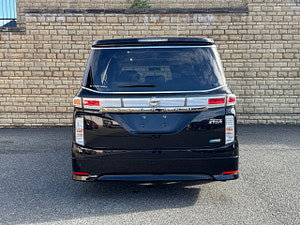 Nissan Elgrand thumbnail