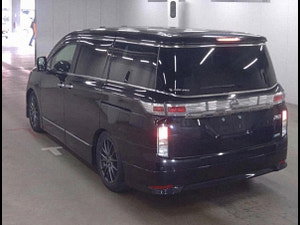 Nissan Elgrand thumbnail