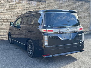 Nissan Elgrand thumbnail