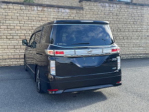 Nissan Elgrand thumbnail