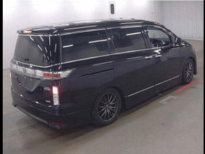Nissan Elgrand thumbnail