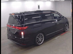 Nissan Elgrand thumbnail