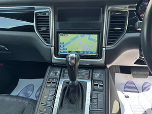 Porsche Macan thumbnail