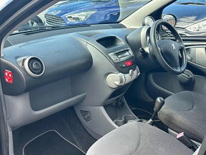 Peugeot 107 thumbnail