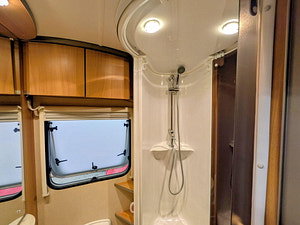 Swift Voyager 695 EL thumbnail