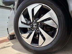 Honda CR-V thumbnail