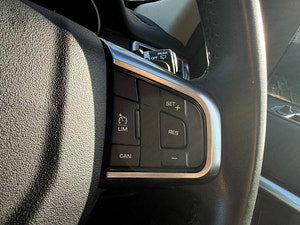 Land Rover Discovery Sport thumbnail