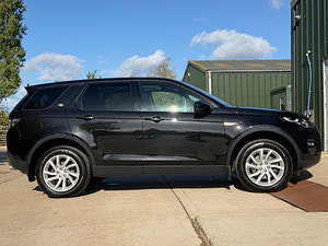 Land Rover Discovery Sport thumbnail