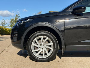 Land Rover Discovery Sport thumbnail