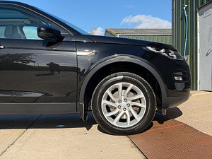 Land Rover Discovery Sport thumbnail