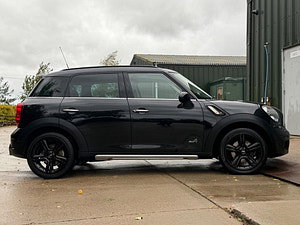 MINI Countryman thumbnail