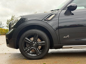 MINI Countryman thumbnail