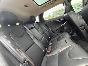 Volvo V40 Cross Country thumbnail