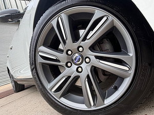 Volvo V40 Cross Country thumbnail