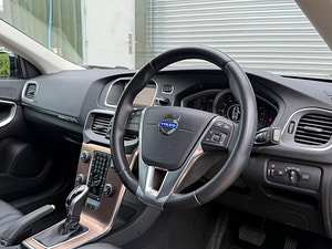 Volvo V40 Cross Country thumbnail