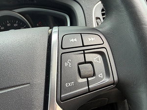 Volvo V40 Cross Country thumbnail