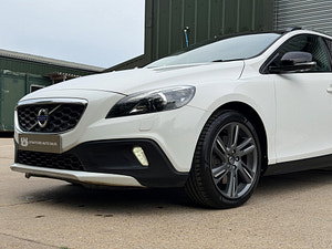 Volvo V40 Cross Country thumbnail