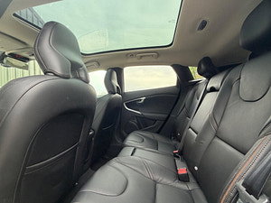 Volvo V40 Cross Country thumbnail