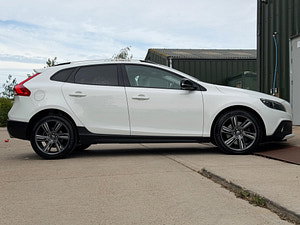 Volvo V40 Cross Country thumbnail