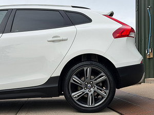 Volvo V40 Cross Country thumbnail