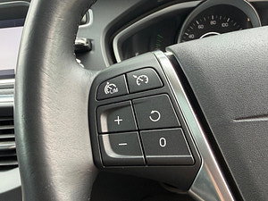 Volvo V40 Cross Country thumbnail