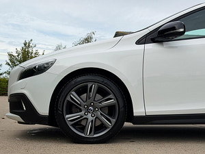 Volvo V40 Cross Country thumbnail