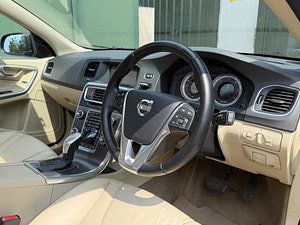 Volvo V60 thumbnail