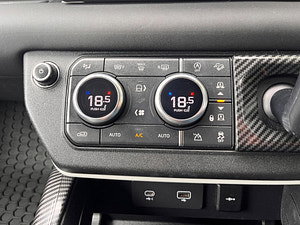 Land Rover DEFENDER 110 thumbnail