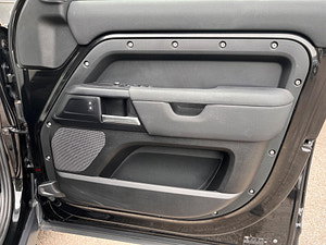 Land Rover DEFENDER 110 thumbnail