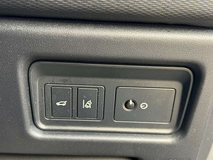 Land Rover Discovery Sport thumbnail