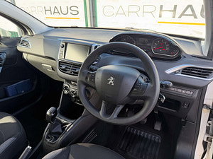 Peugeot 208 thumbnail
