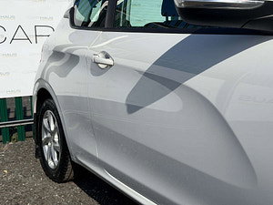 Peugeot 208 thumbnail