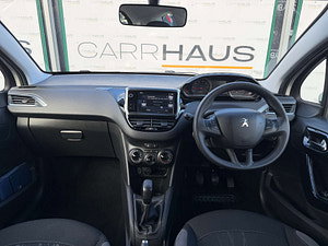Peugeot 208 thumbnail