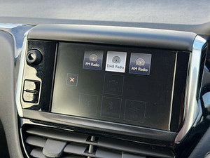 Peugeot 208 thumbnail