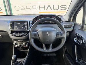 Peugeot 208 thumbnail