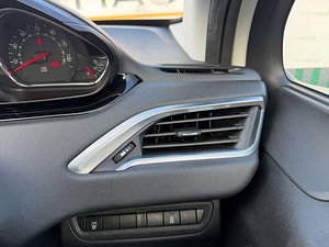 Peugeot 208 thumbnail