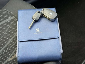 Peugeot 208 thumbnail