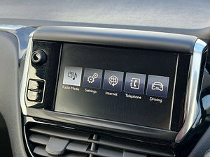 Peugeot 208 thumbnail