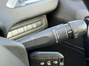 Peugeot 208 thumbnail