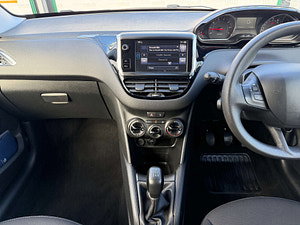 Peugeot 208 thumbnail