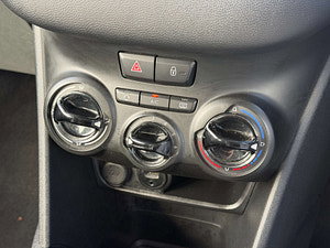 Peugeot 208 thumbnail
