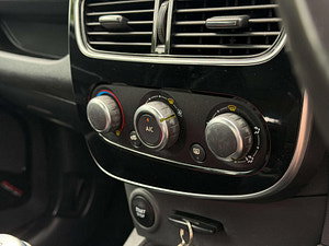 Renault Clio thumbnail