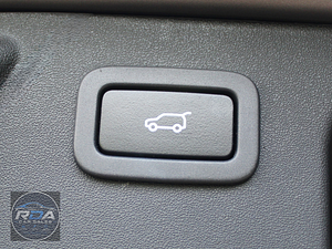 Land Rover Discovery Sport thumbnail