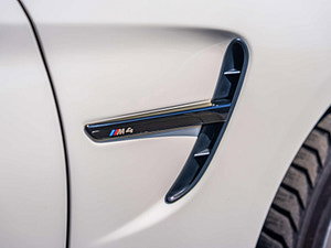 BMW M4 thumbnail