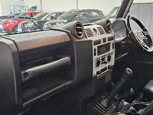 Land Rover Defender 90 thumbnail