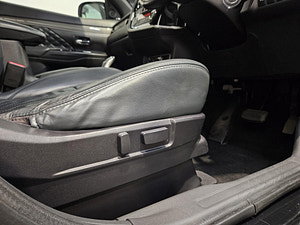 Mitsubishi Outlander thumbnail